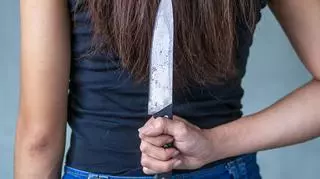 15-latka kilkakrotnie zraniła matkę nożem. Krzyczała: "Zabiję cię" 