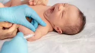 Dziecko na szczepieniu 