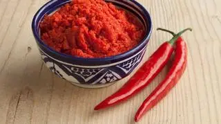 Harissa – tunezyjska pasta. Z czym ją podawać? | Dzień Dobry TVN