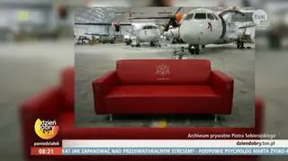 Podróżują po Kanadzie z czerwoną kanapą. Po co? 