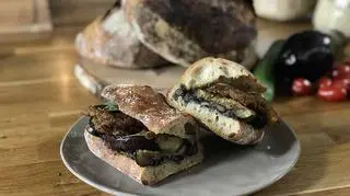 Mega kanapka z szarpaną wieprzowiną według Piotra Kucharskiego