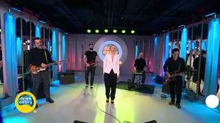 Natalia Przybysz w utworze „Jest miłość”