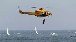 Helikopter ratowniczy nad wodą