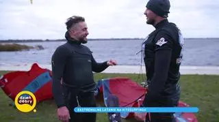 Kitesurferzy, którzy pływają, gdy wieje 9 w skali Beauforta: "Najważniejsze to frunąć wysoko i daleko"