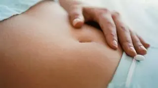 Dlaczego brzuch często zmienia swoją objętość? Ekspert wyjaśnia