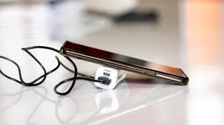 Jak szybko naładować telefon?