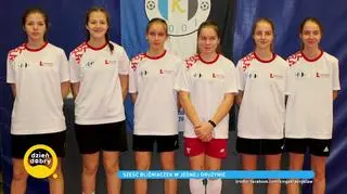 KKS Kinga z trzema parami bliźniaczek w składzie: Martyna i Michalina Mazurkiewicz, Karolina i Dominika Stęplowskie oraz Magda i Łucja Brodzkie