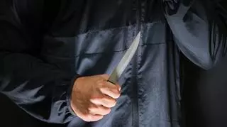 Mężczyzna z nożem w ręce