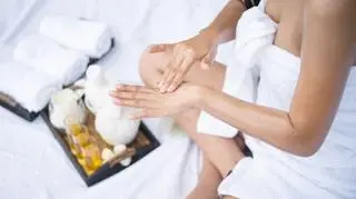 Suchy olejek do ciała, twarzy i włosów - zastosowanie, właściwości i rodzaje