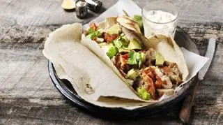 Tortilla z kurczakiem i warzywami