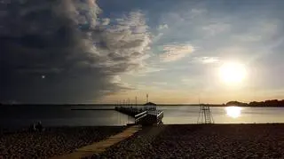 Malownicze molo nad jeziorem