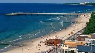 Kołobrzeg; molo, plaża 