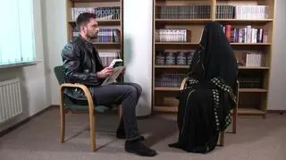 Lwiątka kalifatu uczą się dżihadu podrzynając gardła misiom...