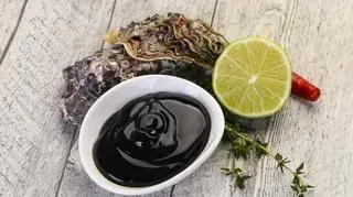 Skąd pochodzi sos ostrygowy? Skład i zastosowanie