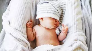 Kiedy niemowlę przesypia całą noc? Zobacz, jak przyzwyczaić malca do nieprzerwanego snu!