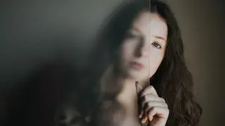 Kobieta, która jest nieśmiała 