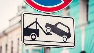 Zakaz parkowania, znak odholowania