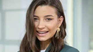 Julia Wieniawa i Nikodem Rozbicki na romantycznych zdjęciach pod kościołem. "Byliście dać na zapowiedzi?"