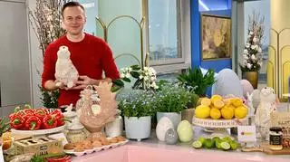 Dania wielkanocne według Sebastiana Olmy. Oto przepisy na jajka faszerowane, duszoną białą kiełbasę i babkę cytrynową
