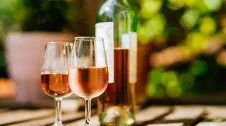 Jakie są rodzaje wina? Białe, różowe, czerwone – czym się różnią? 