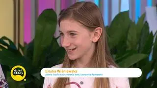 Emilka Wiśniewska sprzedaje zabawki, żeby ratować konie. Kim jest dziewczynka z Milanówka?
