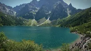 Widok na morskie oko latem