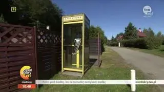 Budka telefoniczna. Chajzer szukał jej w... lesie