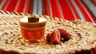 Prosty przepis na domowy syrop daktylowy - idealny zamiennik białego cukru