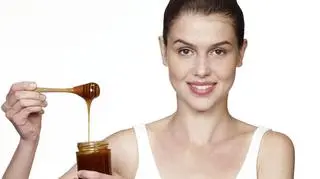 Kobieta z miodem