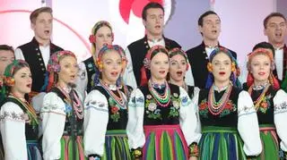 Zespół "Mazowsze" od kulis. "Gdy gdzieś wyjeżdżamy, do tira ładowanych jest 10 ton"