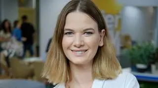 Karolina Malinowska pozuje w nietypowym miejscu. Przy okazji zażartowała ze swojego wieku