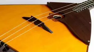 Bałałajka – rosyjska gitara. Jak wygląda nauka gry na bałałajce?