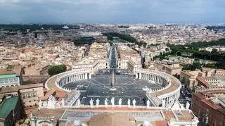 Plac św. Piotra w Watykanie. Co warto o nim wiedzieć? Ciekawostki i bilety na msze