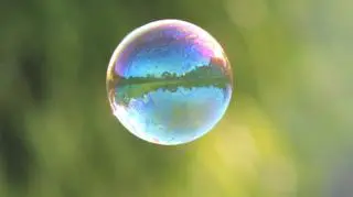 Zamknął 193 osoby w jednej bańce