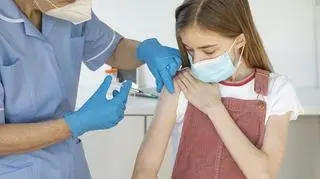 dziecko na szczepieniu 