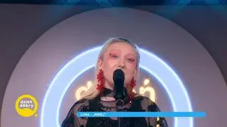 Tajemnicza Luna w utworze "Mniej". To jedna z najciekawszych młodych artystek w Polsce