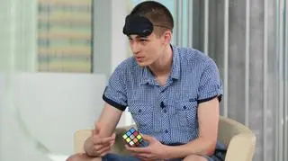23.68 sekundy - tyle zajmuje mu ułożenie kostki Rubika!