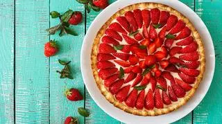 Ciasto z truskawkami i kremem. 