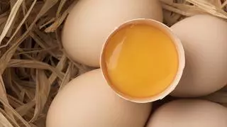 Czy picie surowych jajek ma pozytywny wpływ na zdrowie?