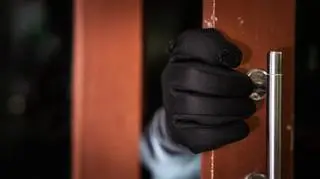 Złodziej zasnął podczas włamania. Przyłapał go właściciel nieruchomości