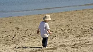 Ratownik radzi, co robić, gdy dziecko zgubi się na plaży. "To była sekunda i już go nie było"