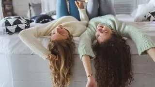 Czym są Galentynki? Co to "Galentine's Day" i jak celebrować kobiecą przyjaźń?