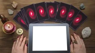 Zamawianie klątwy przez internet. Pieniądze wyrzucane w błoto?