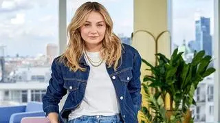 Małgorzata Socha na planie "Brzyduli" wita weekend tanecznym krokiem