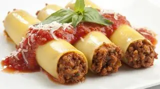 Canneloni z sosem pomidorowym, ricottą i czosnkiem niedźwiedzim z przepisu Sebastiana Olmy