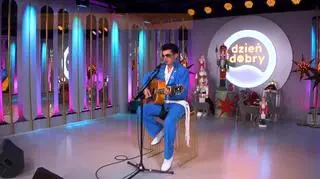 Adam Gałka w piosence „Are you lonesome tonight?