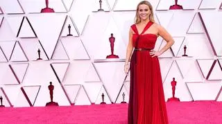 Oscary 2021 - stylizacje z czerwonego dywanu. Najpiękniejsze kreacje z gali: Amanda Seyfried, Reese Witherspoon, Zendaya, Carey Mulligan, Margot Robbie, Vanessa Kirby...