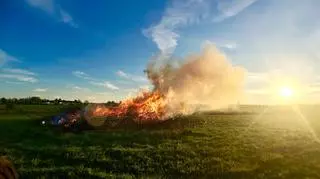 Wypalanie traw to wciąż popularna, bezsensowna praktyka. "W marcu mieliśmy tyle pożarów, ile przez cały zeszły rok" 