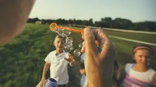 Ponadczasowe gry i zabawy dla dzieci w wakacje