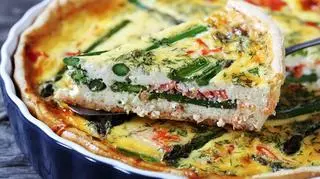 Aromatyczna tarta z cukinią, kurkami i fasolką szparagową